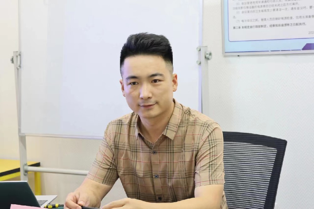 安耀飛 副會(huì)長(zhǎng) 安喆企業(yè)管理咨詢(山西)有限公司董事長(zhǎng) 安耀飛 副會(huì)長(zhǎng) 安喆企業(yè)管理咨詢(山西)有限公司董事長(zhǎng)